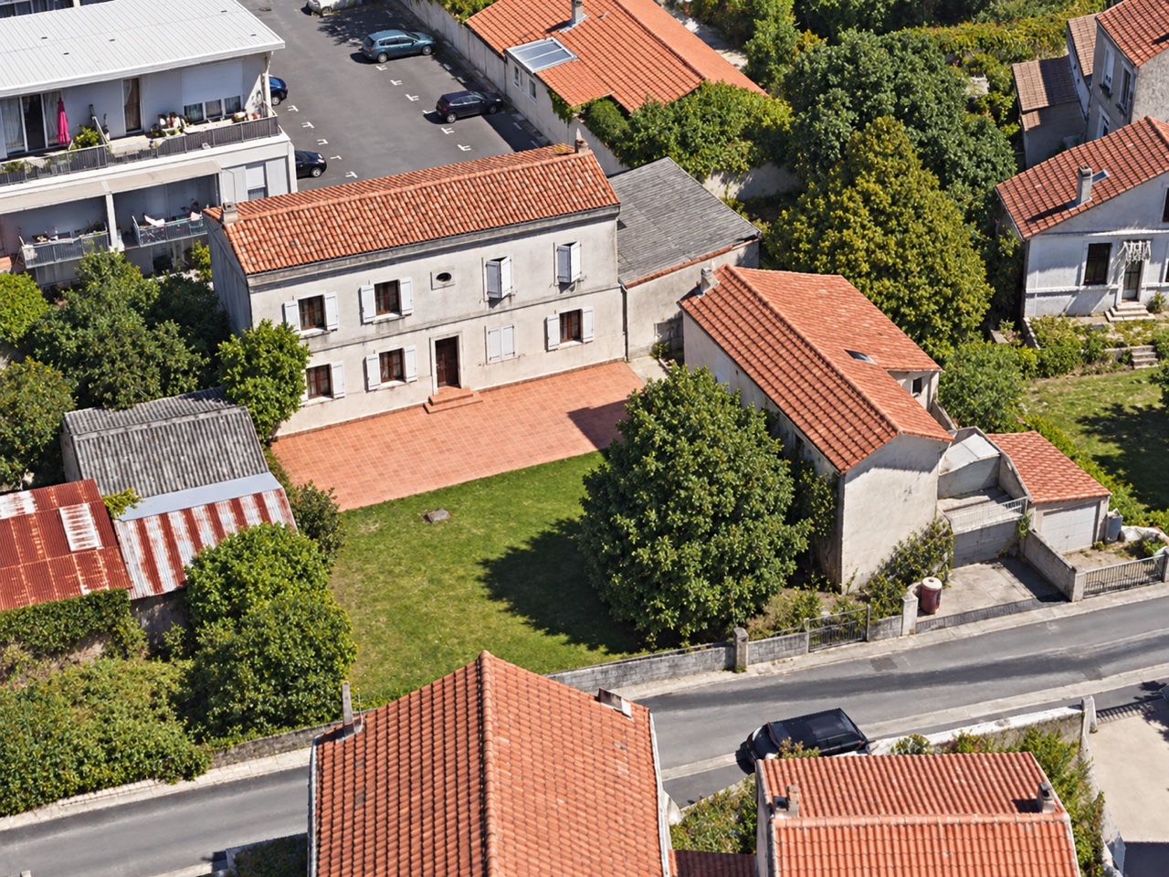 Vue d’ensemble des deux immeubles à Angoulême